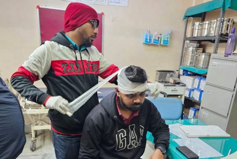 Jamshedpur: जादूगोड़ा के पत्रकार पर जानलेवा हमला, एमजीएम मे इलाज़ रत