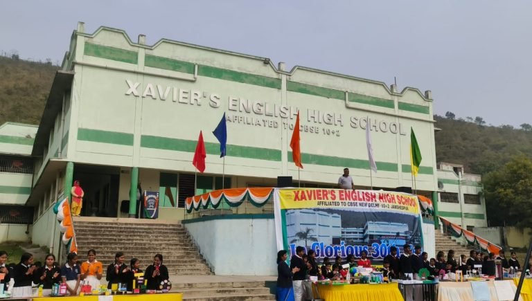 Jamshedpur Xavier School: 29वें स्थापना दिवस के मौके पर जेवियर इंग्लिश हाई स्कूल तामोलिया में साइंस एग्जीबिशन का हुआ आयोजन, स्कूली विद्यार्थियों ने दिखाई अपनी प्रतिभाएं। 