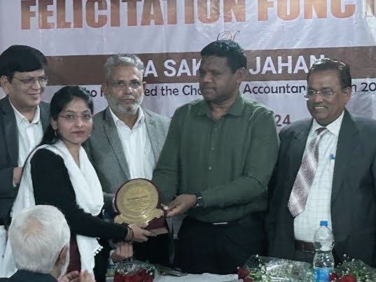 जमशेदपुर की सकीना बनी CA, पूरा शहर कर रहा है फक्र