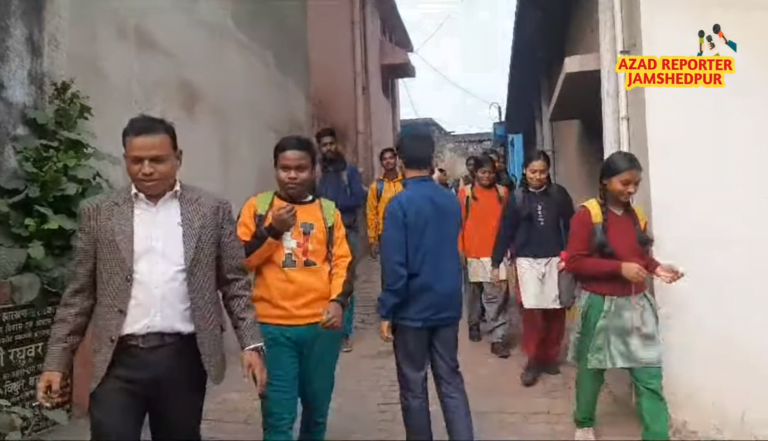 राज्य सरकार के आदेश अनुसार जमशेदपुर समेत पूरे झारखंड में सीटी बजाओ स्कूल बुलाओ अभियान शुरू