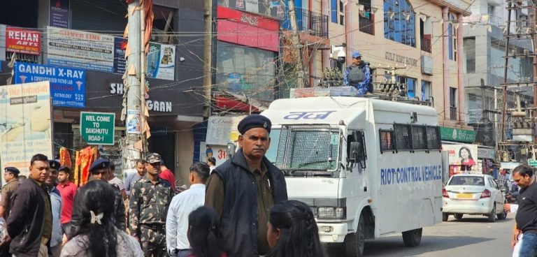 Jamshedpur: विधि व्यवस्था बनाए रखने के लिए जमशेदपुर जिला प्रशासन सड़कों पर, सुरक्षा के कड़े इंतजाम।