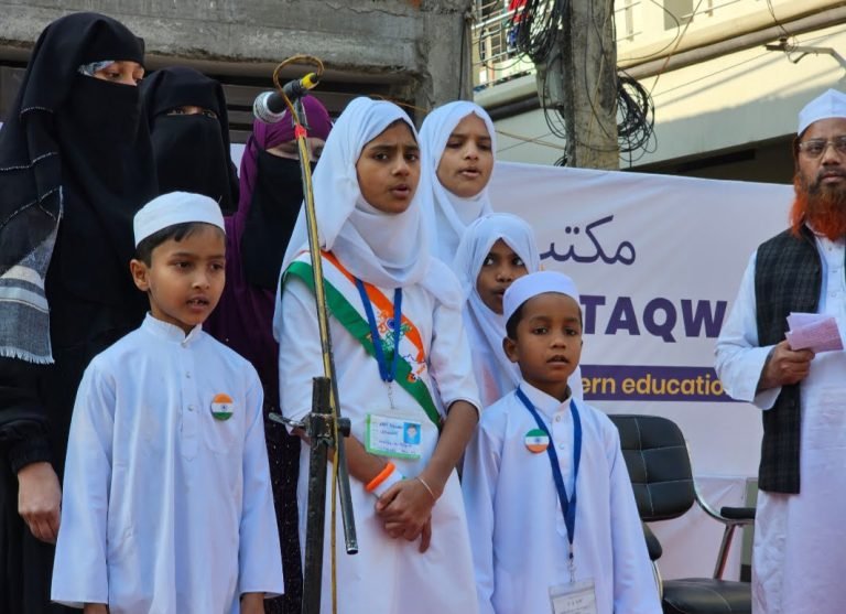 Jamshedpur Flag Hoisting:-मकतब अल तकवा में बच्चों ने मनाया गणतंत्र दिवस।