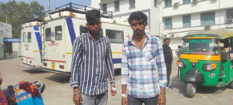 Jamshedpur:कैरिज कॉलोनी बर्मामाइंस में हुई चाकूबाजी, दो लोग घायल।