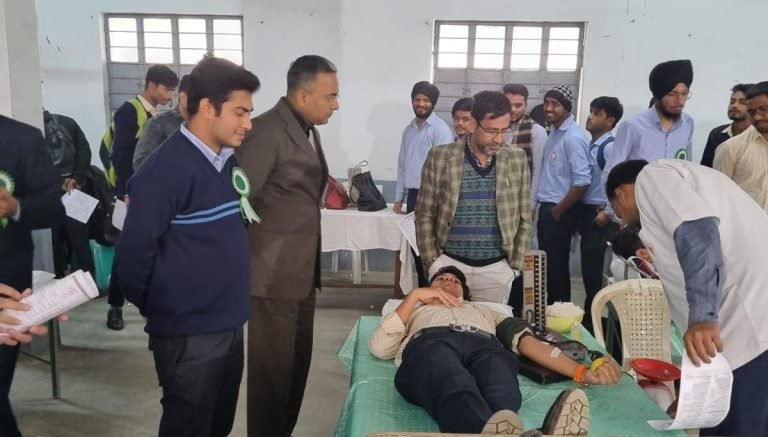 अल-कबीर पॉलिटेक्निक, जमशेदपुर में रक्तदान शिविर का आयोजन