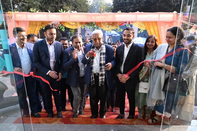 Jamshedpur: न्यूवेव चेतक शोरूम का बिष्टुपुर और साक्षी में भव्य उद्घाटन