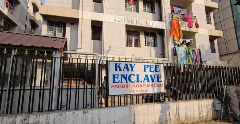 Jamshedpur:- ओरा फाइन ज्वेलरी द्वारा मानगो के केपी एंक्लेव में बच्चों के लिए ड्राइंग प्रतियोगिता का हुआ आयोजन।