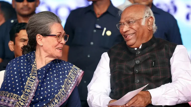 kharge and sonia