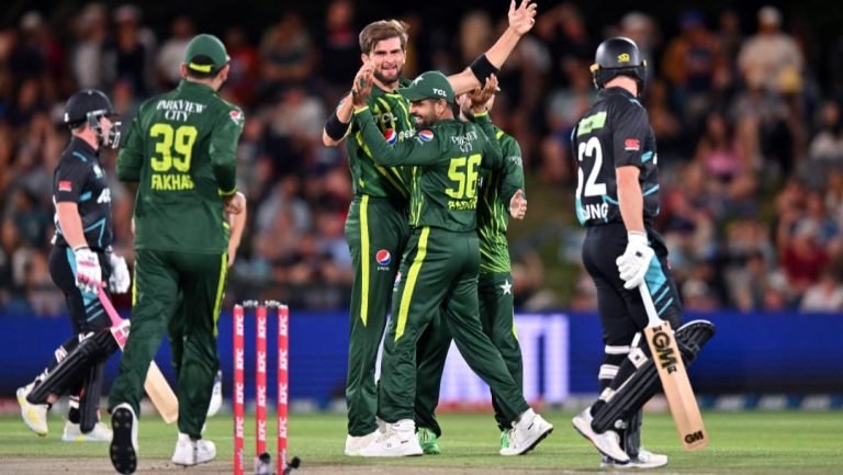 Pakistan New Zealand : चौथे T20 इंटरनेशनल मुकाबले में न्यूजीलैंड ने पाकिस्तान को सात विकेट से हराया।