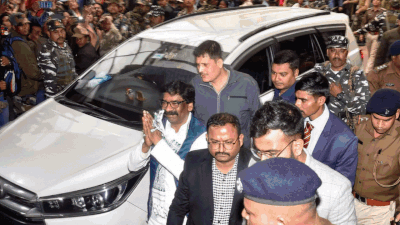 Hemant Soren Arresting Full Details:- आखिर टैक्स कलेक्टर के मामूली बयान से कैसे ईडी पहुंची पूर्व मुख्यमंत्री हेमंत सोरेन तक, इस खबर को जरूर पढ़ें।