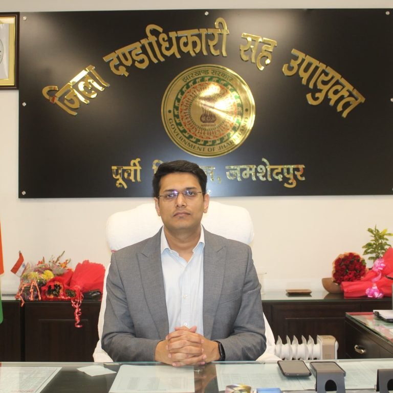 Ananya Mittal Took Charge As New DC Of Jamshedpur:- पूर्वी सिंहभूम जिला के 24वें जिला दण्डाधिकारी सह उपायुक्त के रूप में अनन्या मित्तल ने पदभार ग्रहण किया।