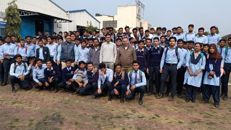 Al Kabir Polytechnic College News:- अल-कबीर पॉलिटेक्निक के विद्यार्थियों ने किया एक-दिवसीय औद्योगिक भ्रमण