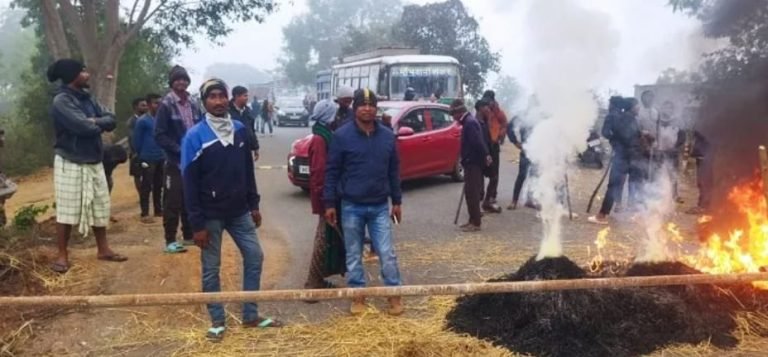 Jharkhand Band Latest News:- सरायकेला जिले के राजनगर प्रखंड में ईडी की कार्रवाई का विरोध।