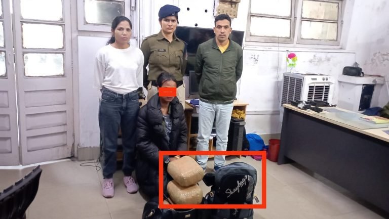 Tatanagar Station:- टाटानगर रेलवे स्टेशन परिसर से 15 किलो गांजा के साथ गोरखपुर का किन्नर गिरफ्तार