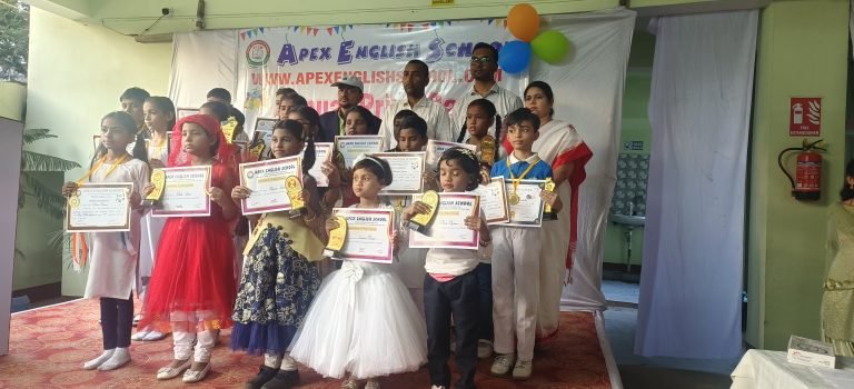 Apex English School News:- जवाहर नगर स्तिथ एपेक्स इंग्लिश स्कूल में एनुअल डे का हुआ आयोजन, बच्चो ने दिखाई अपनी अपनी प्रतिभा