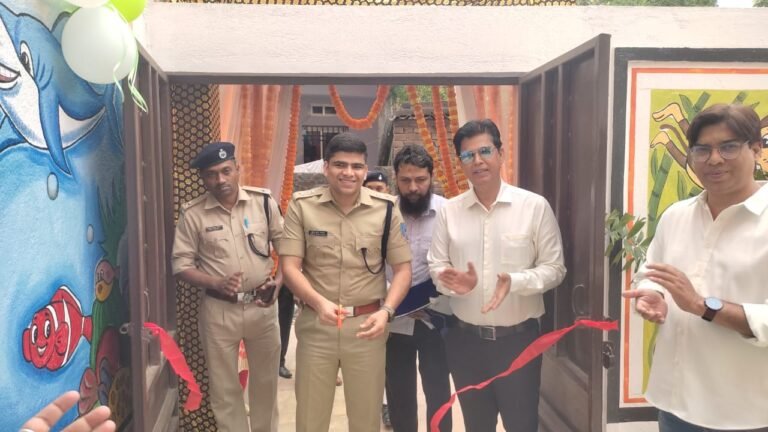 Jamshedpur City SP:- ओल्ड पुरुलिया रोड स्थित एम ओ एकेडमी स्कूल में चिल्ड्रन पार्क का हुआ उद्घाटन, मुख्य अतिथि के रूप में सिटी एसपी पहुंचे, बच्चो के लिए बने मार्गदर्शन।