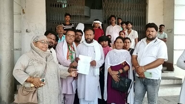 Allegation By Congress Workers On CO And BLO For Not Distributing Voter Slip Properly In Kapali