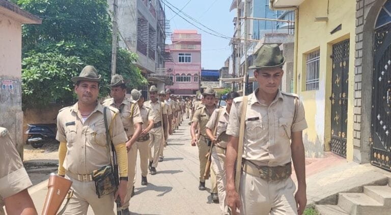 Flag March By Azad Nagar Police Men