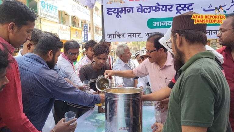 Sharbat Distribution By Human Welfare Trust Amidst Scorching Heat