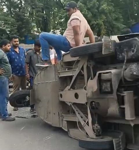 Auto Carrying 6 Passengers Met With An Accident Near JNAC Office Jamshedpur