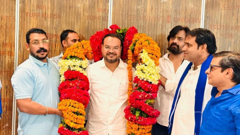 जमशेदपुर के काशिफ रजा सिद्दीकी को दिल्ली में सांसद चंद्रशेखर आजाद ने किया सम्मानित।