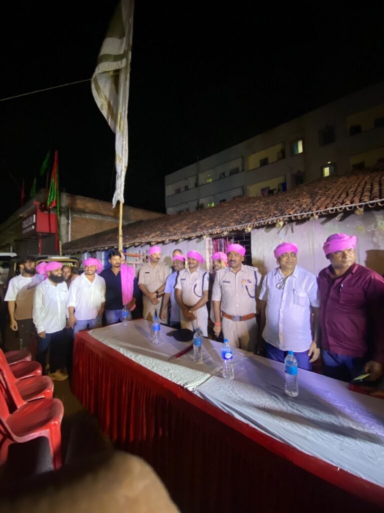 मोहर्रम के मौके पर डीएसपी हेडक्वार्टर 1 भोला प्रसाद को मानगो में किया गया सम्मानित।