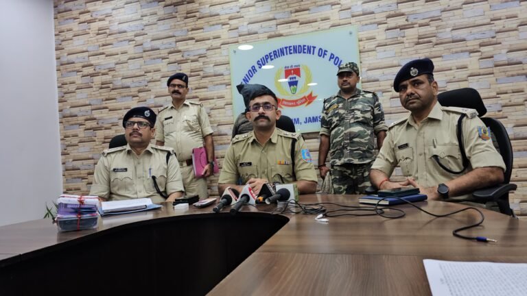 जमशेदपुर पुलिस के हाथ लगी सफलता, ब्राउन शुगर के साथ जमीर नामक अपराधी को बस स्टैंड से दबोचा