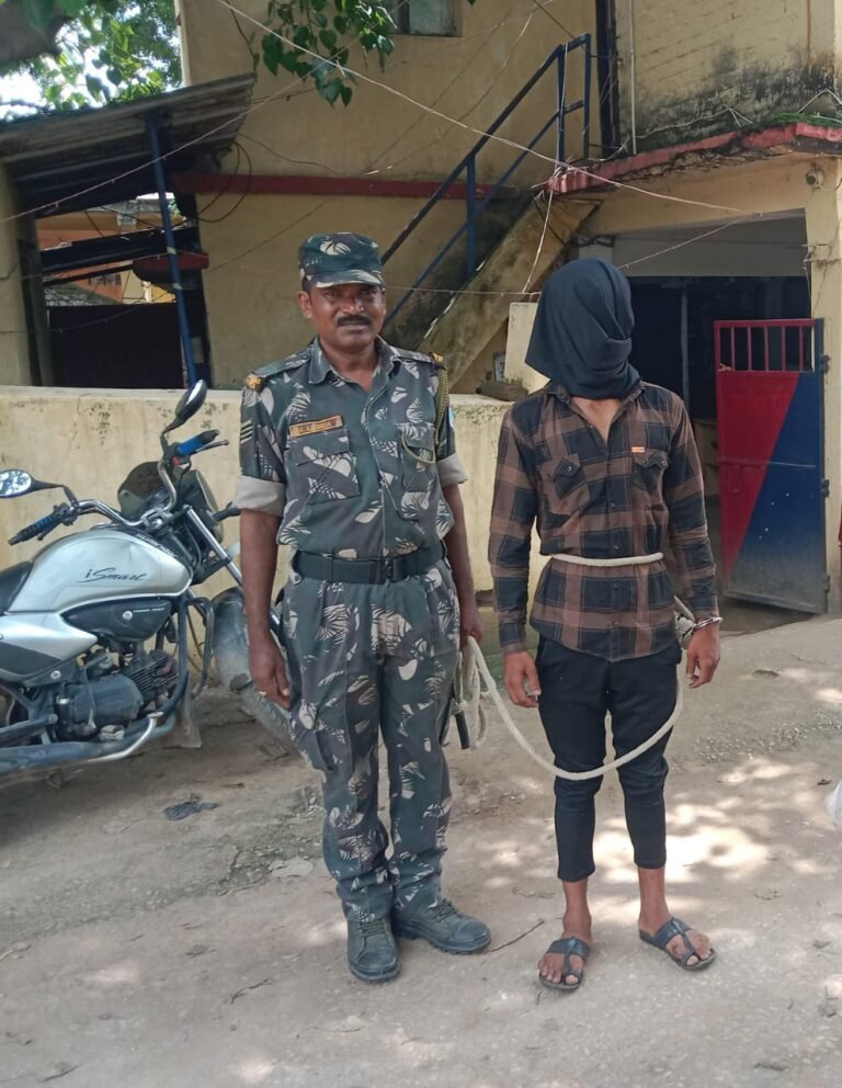 सरायकेला खरसावां में 24 जुलाई को हुए हत्या का एक आरोपी हुआ गिरफ्तार, अन्य की तलाश जारी