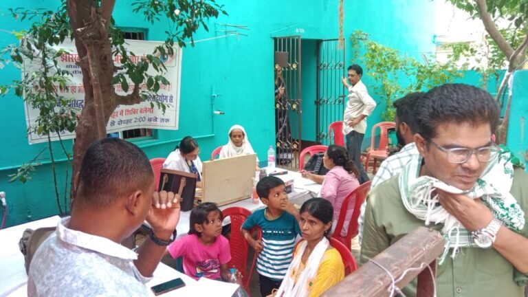 विश्व हेपेटाइटिस डे पर स्माइल इंडिया सोसाइटी द्वारा स्वास्थ्य जांच शिविर का आयोजन