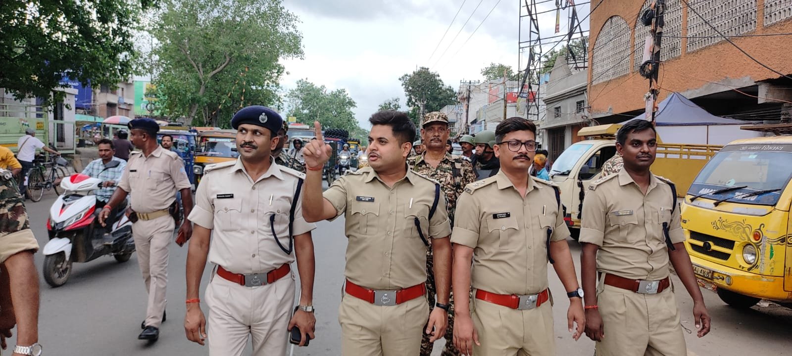 Jamshedpur police flag march azad nagar