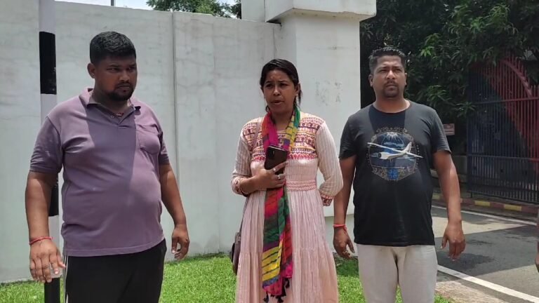 महिला ने होमगार्ड जवान पर जान से मारने और मारपीट का लगाया आरोप, थाने में लिखित आवेदन देकर शिकायत कराई दर्ज