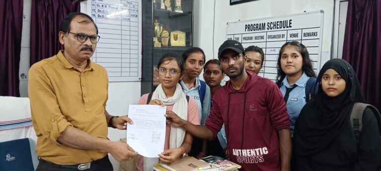 ऑल इंडिया डेमोक्रैटिक स्टूडेंट्स ऑर्गनाइजेशन ने परीक्षा नियंत्रक को सौंपा ज्ञापन