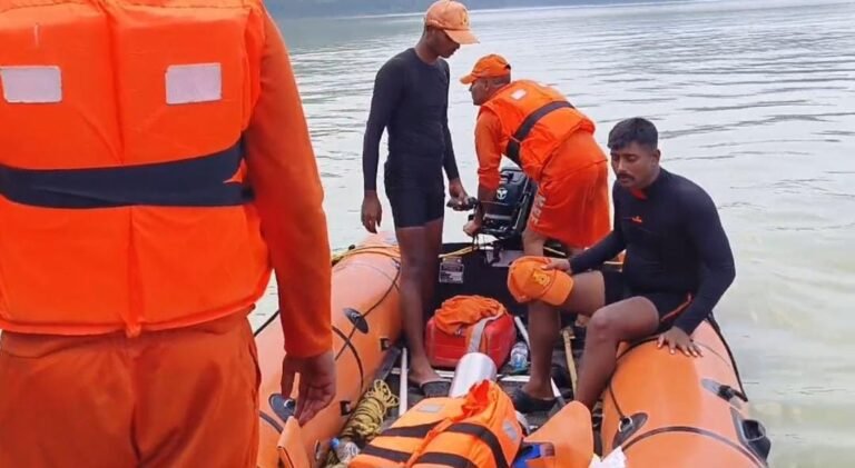 जमशेदपुर से लापता हुए विमान का अब तक नहीं मिला कोई सुराग, 5 घंटे के खोजबीन के बाद झील से वापस लौटी एनडीआरएफ की टीम