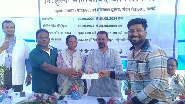 सड़क दुर्घटना में घायलों को मदद करने पर झारखंड सरकार द्वारा नेक नागरिक योजना के तहत मजहर शम्सी को किया गया सम्मानित