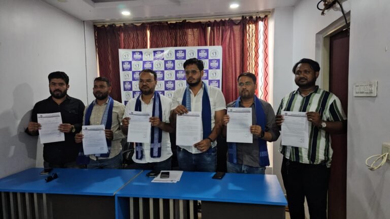 रांची में जन आक्रोश रैली के दौरान भाजपा कार्यकर्ताओं और पुलिस के बीच हुए गहमा गहमी पर आज़ाद समाज पार्टी की आई तीखी प्रतिक्रिया सामने, प्रेस कॉन्फ्रेंस कर भाजपाइयों को घेरा