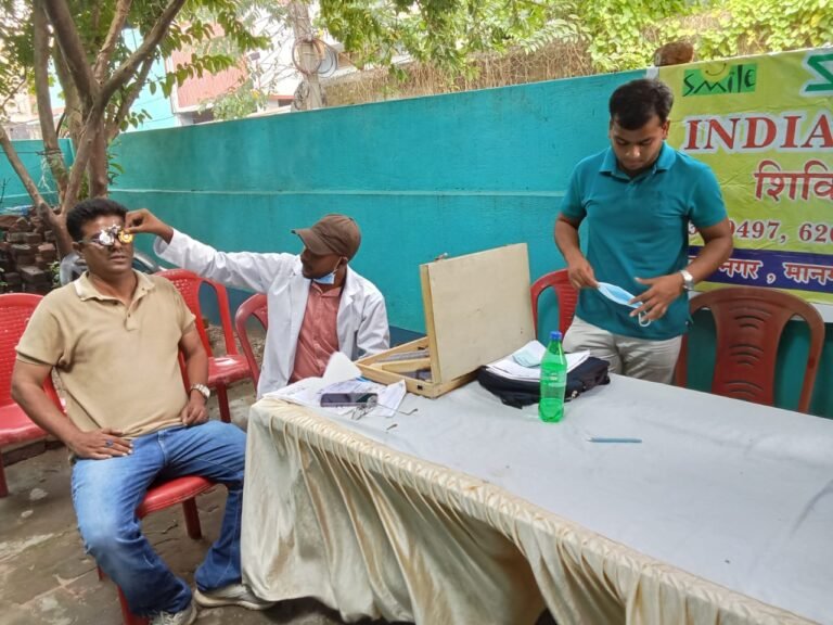 स्माइल इंडिया सोसाइटी और शिक्षित बेरोजगार संघ द्वारा निशुल्क स्वास्थ्य शिविर का आयोजन