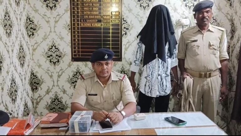 पुलिस की छापेमारी में चार अपराधी गिरफ्तार, अवैध देशी पिस्टल बरामद