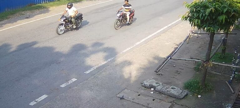 जेएसएससी की परीक्षा देने गए युवक के बाइक पर चोरों ने किया हाथ साफ, पूरा मामला सीसीटीवी में  हुआ कैद