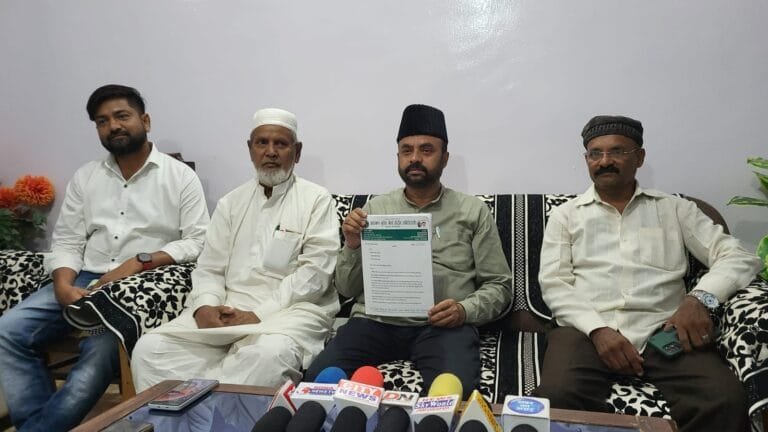 जमशेदपुर के झामुमो नेता बाबर खान ने अपने सभी पदों से दिया इस्तीफा