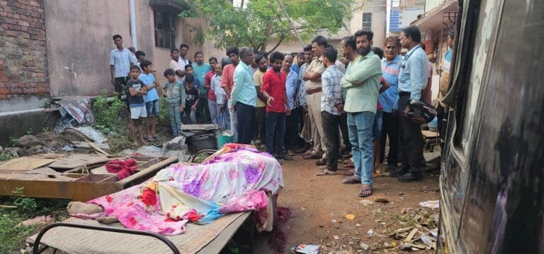 बेटी के हाथ में लगने वाली थी शादी की मेहंदी, पहले पति ने बाप को उतारा मौत के घाट