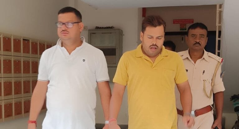 भाजपा नेता विकास सिंह गिरफ्तार