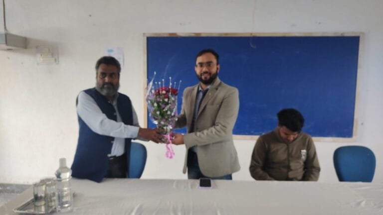 Kapali News : कपाली का अलमनार स्कॉलर पब्लिक स्कूल में करियर काउंसलिंग कार्यक्रम का हुआ आयोजन, मुख्य अतिथि के रूप में यूपीएससी परीक्षा पास आउट करने वाले आतिफ वकार थे मौजूद