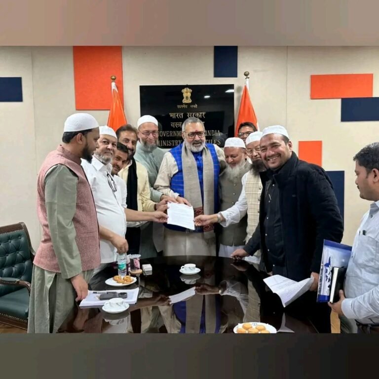 Asaduddin Owaisi ने की Giriraj Singh से की मुलाकात