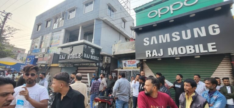 गाड़ी पार्किंग को लेकर युवकों में झड़प, पुलिस ने संभाला मोर्चा