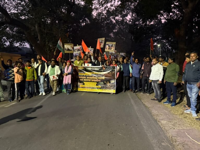 भारतीय सनातन समाज ने बांग्लादेश में हिंदुओं पर अत्याचार के खिलाफ निकाला आक्रोश मार्च