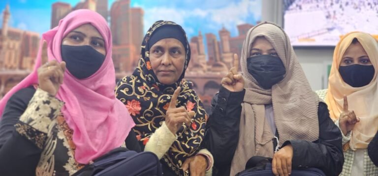 Jamshedpur News : झारखंड के मुस्लिम डॉक्टर एवं वकीलों की भी पहली पसंद बनता जा रहा है अलिफ़ हज एंड उमराह ट्रैवल्स झारखंड, पहली बार 100 लोग एक साथ उड़ान भरने के लिए है तैयार