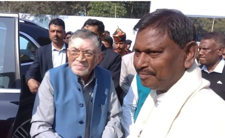 Jamshedpur News : राज्यपाल पहुंचे जमशेदपुर, अर्जुन मुंडा के भाई के श्राद्धकर्म में हुए शामिल