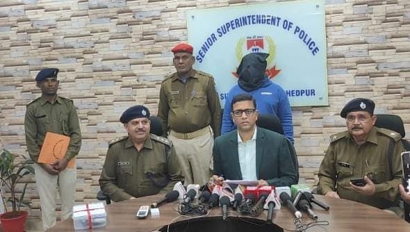 Jamshedpur News : कदमा थाना पुलिस की मिली बड़ी सफलता, अवैध हथियार और गोली के साथ एक आरोपी गिरफ्तार