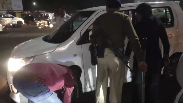 गलत पार्किंग पर जुर्माना नहीं, एसडीओ ने गाड़ियों की हवा खोली