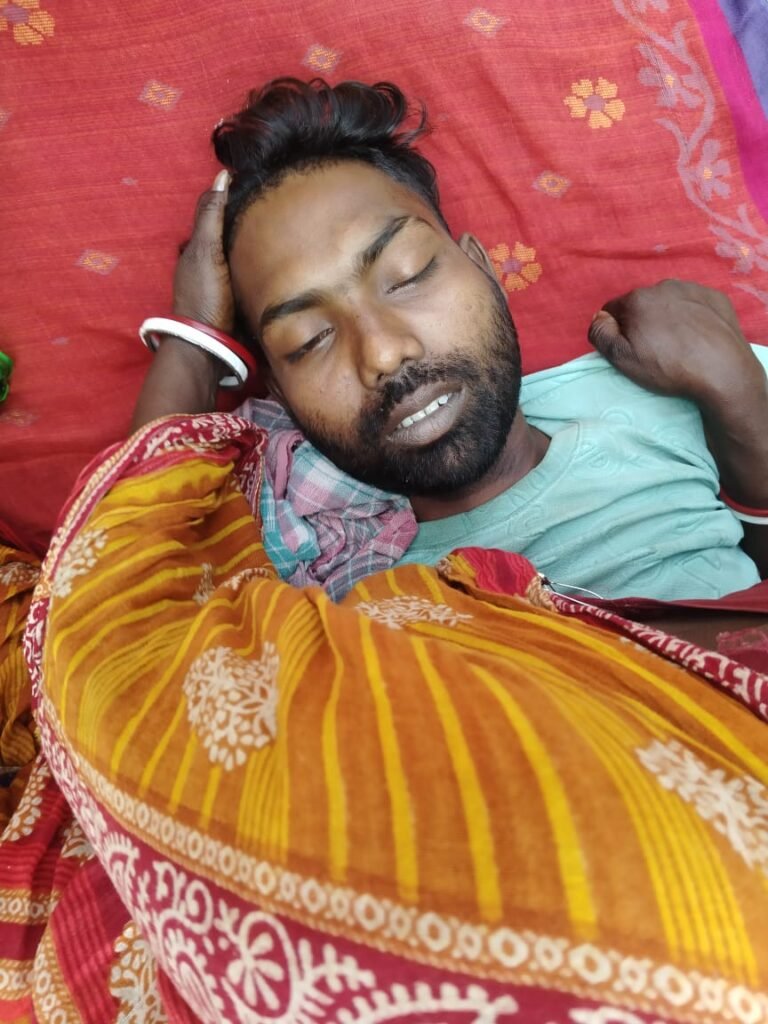 कर्ज के बोझ से दबा युवक, फांसी लगाकर की आत्महत्या…