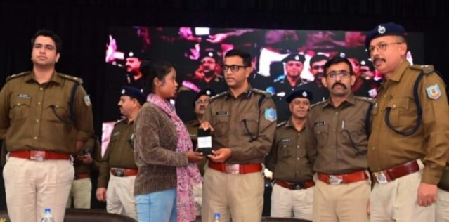 ऑपरेशन मुस्कान के तहत SSP ने बटाँ 458 मोबाइल…